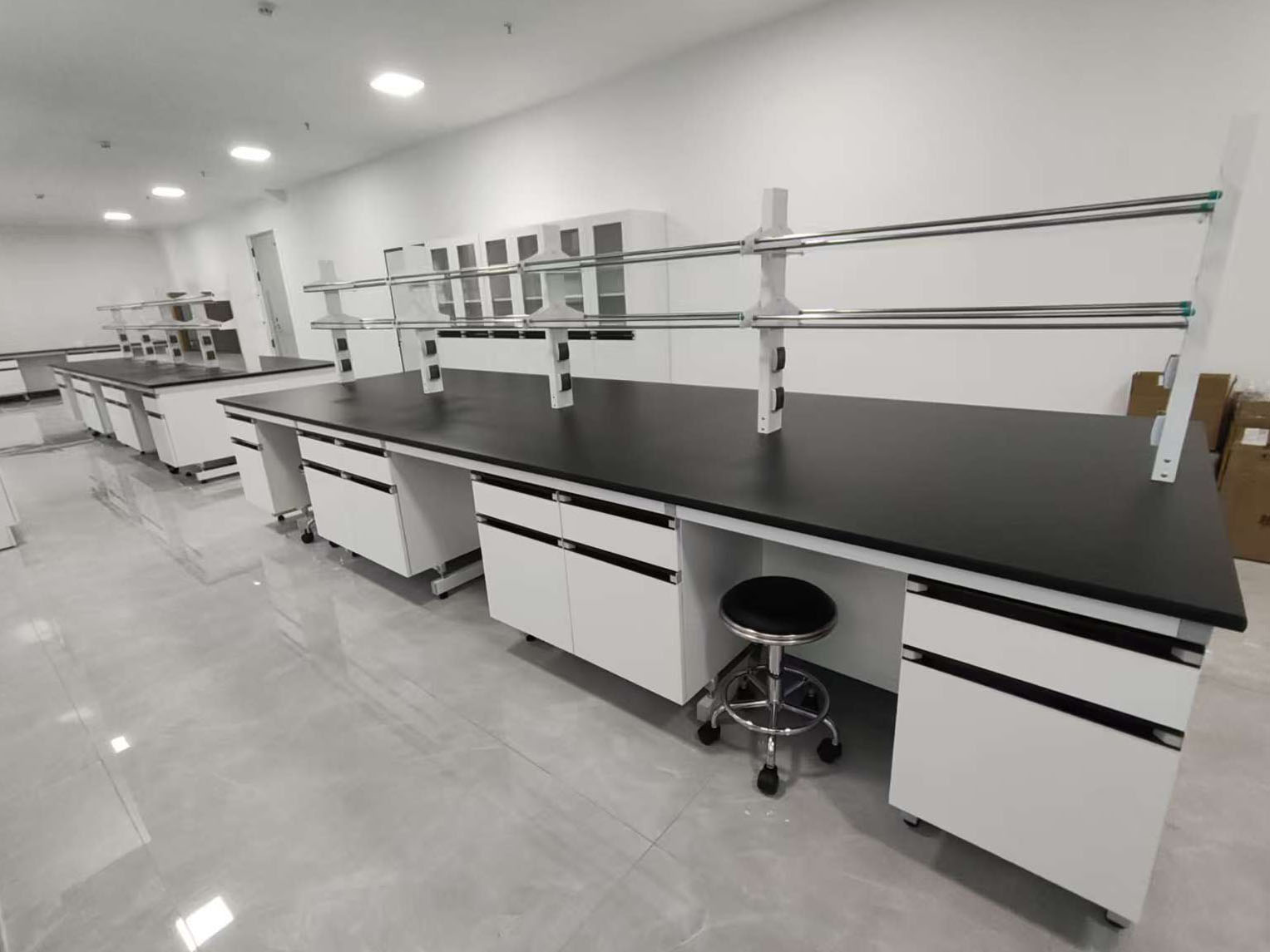 �н��˾�ʵ��̨��Ŀ